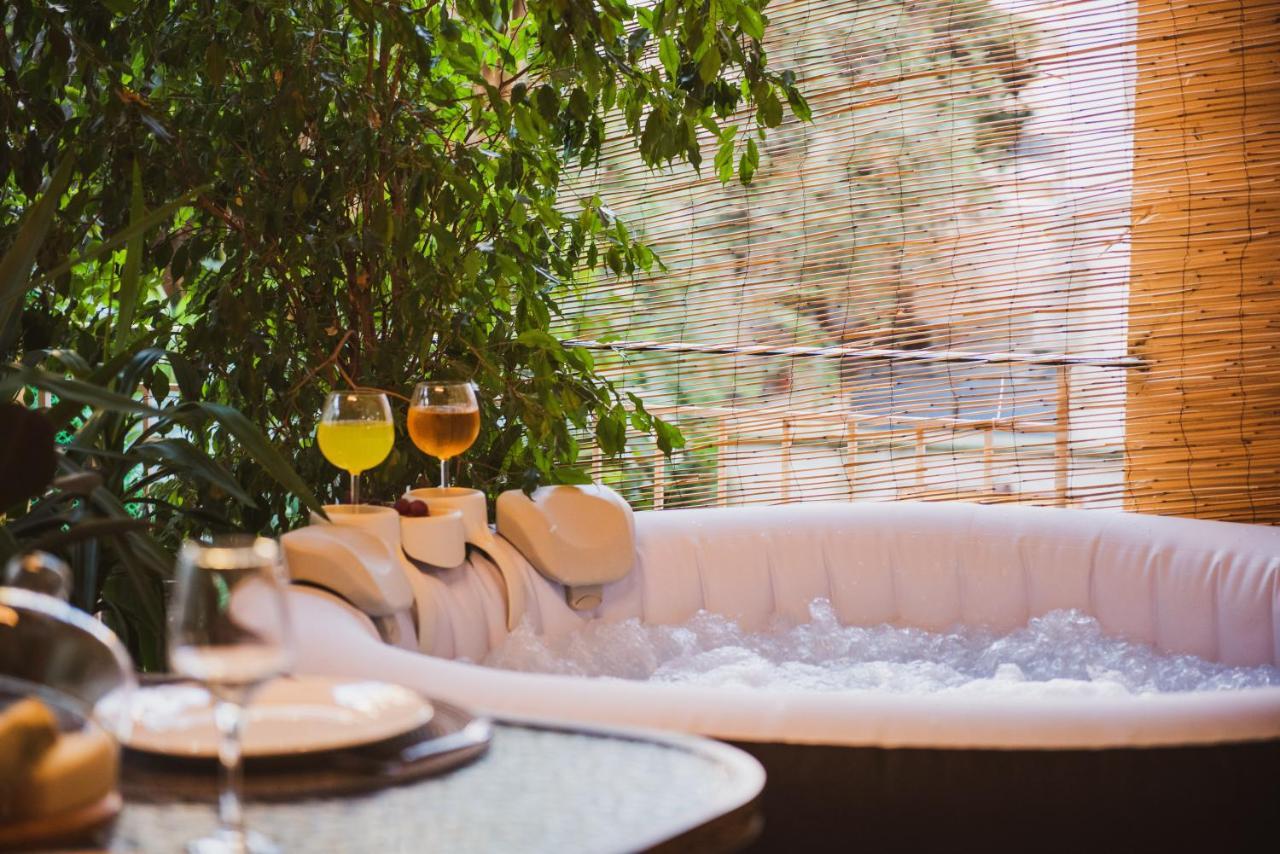 Luxury Katrinas Apartment With Outdoor Jacuzzi コルフ島 エクステリア 写真