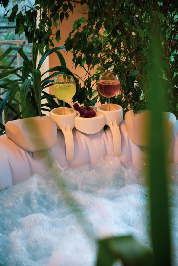 Luxury Katrinas Apartment With Outdoor Jacuzzi コルフ島 エクステリア 写真