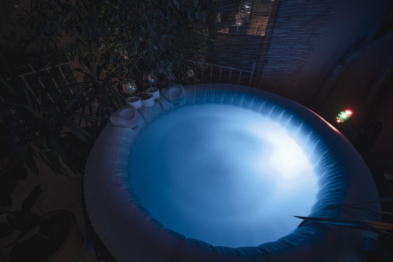 Luxury Katrinas Apartment With Outdoor Jacuzzi コルフ島 エクステリア 写真